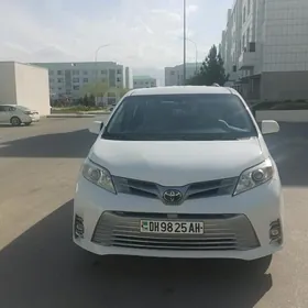 Toyota Sienna 2018