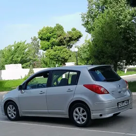 Nissan Versa 2012