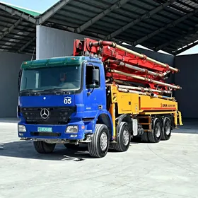 Mercedes-Benz ACTROS 3331 2004