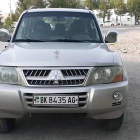 Mitsubishi Pajero 2004