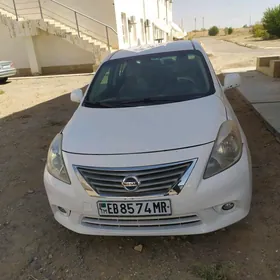 Nissan Versa 2012