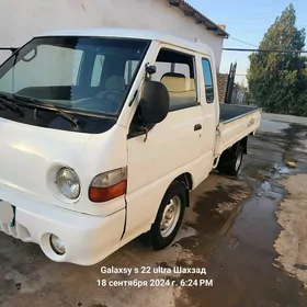 Hyundai H-1 2000