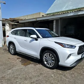 Toyota Highlander 2021