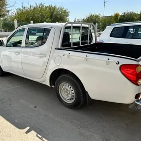 Mitsubishi L200 2014