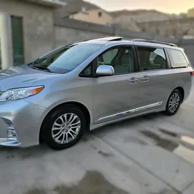 Toyota Sienna 2019