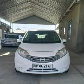 Nissan Versa 2016