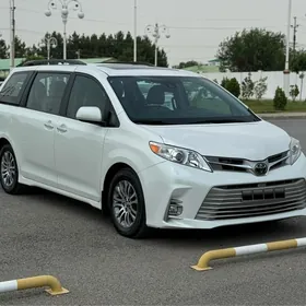 Toyota Sienna 2018