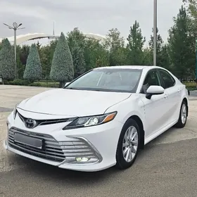 Toyota Camry 2021