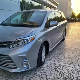 Toyota Sienna 2019