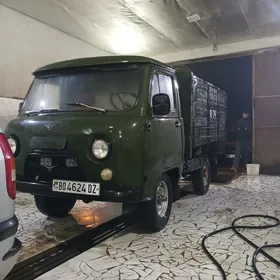 UAZ 469 1988