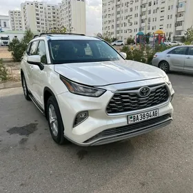 Toyota Highlander 2021