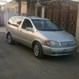 Toyota Sienna 2002