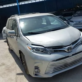 Toyota Sienna 2020