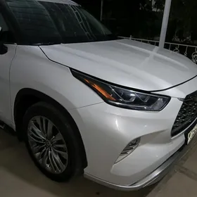 Toyota Highlander 2021