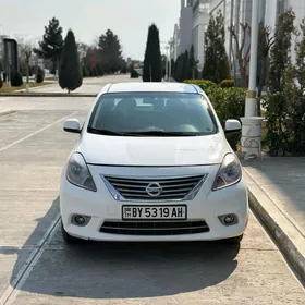 Nissan Versa 2012