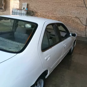 Nissan Sunny 1996