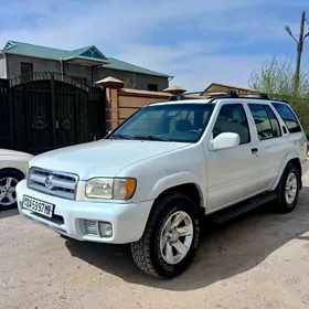 Nissan Pathfinder 2000