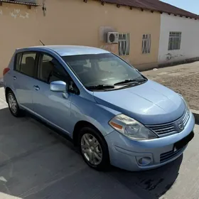 Nissan Versa 2011