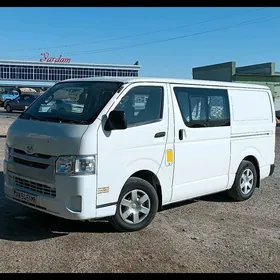 Toyota Hiace 2018