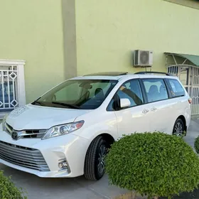 Toyota Sienna 2020