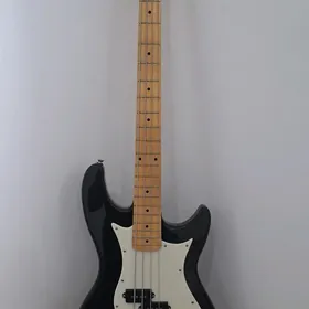 Behringer bass gitar