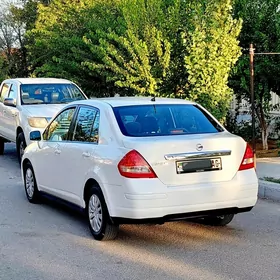 Nissan Versa 2011