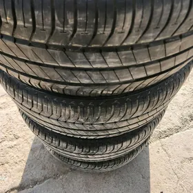 235 45 18lik BRIDGESTONE