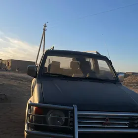 Mitsubishi Pajero 1993