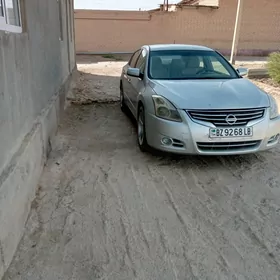 Nissan Almera 2009