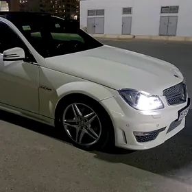 Mercedes-Benz C300 2011