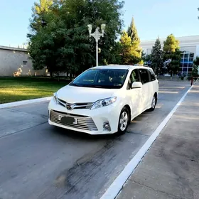 Toyota Sienna 2020