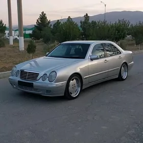 Mercedes-Benz E320 2001