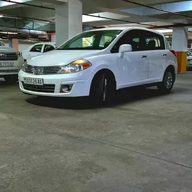 Nissan Versa 2011