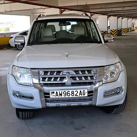 Mitsubishi Pajero 2015