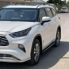 Toyota Highlander 2020