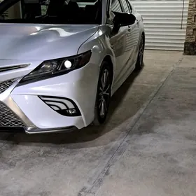 Toyota Camry 2018