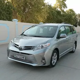 Toyota Sienna 2019