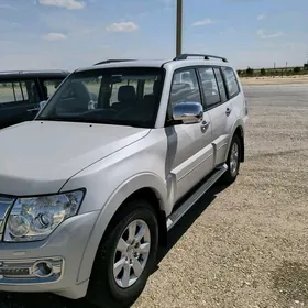 Mitsubishi Pajero 2014