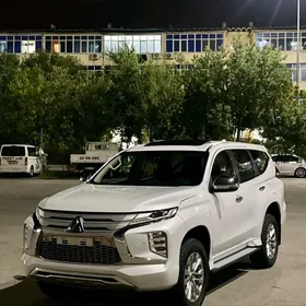 Mitsubishi Pajero 2020