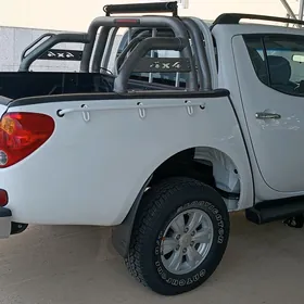 Mitsubishi L200 2011