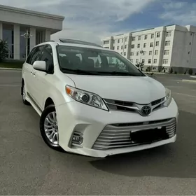 Toyota Sienna 2018