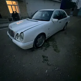 Mercedes-Benz E420 1996