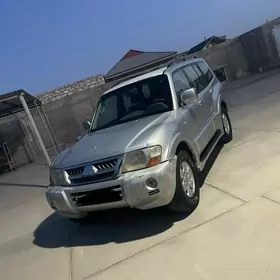 Mitsubishi Pajero 2002