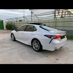 Toyota Camry 2021