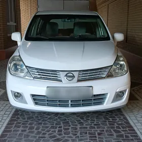 Nissan Versa 2011