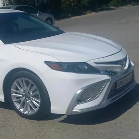 Toyota Camry 2021