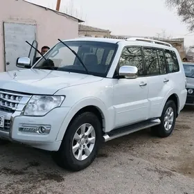 Mitsubishi Pajero 2016