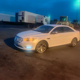 Ford Taurus 2015