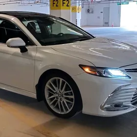 Toyota Camry 2021