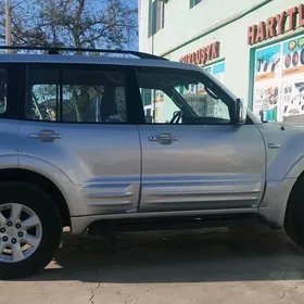 Mitsubishi Pajero 2003